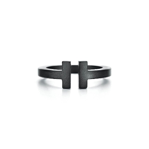 ティファニーのメンズアクセサリー - “T”を象ったリング&チェーンブレスレットなどコピー ティファニーのメンズアクセサリー - “T”を象ったリング&チェーンブレスレットなどコピー