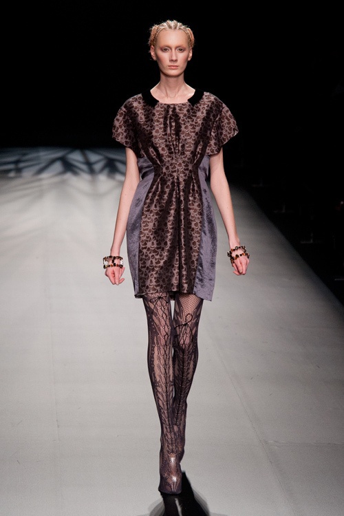 ソマルタ(SOMARTA) 2012-13年秋冬コレクション - 母親のような力強く優しい女性像コピー