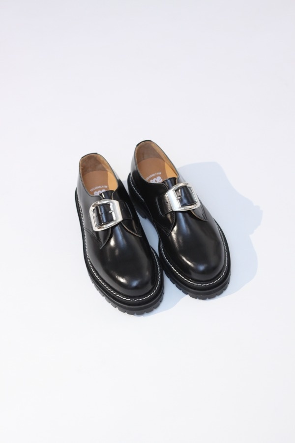 ソーイ、即完売となったバックルシューズ再販 - M.I.U.限定カラーのホワイトもコピー