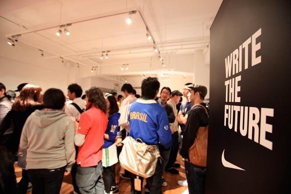 NIKEとSOPH.co.,ltd.がタッグ - 期間限定店舗「WRITE THE FUTURE」コピー