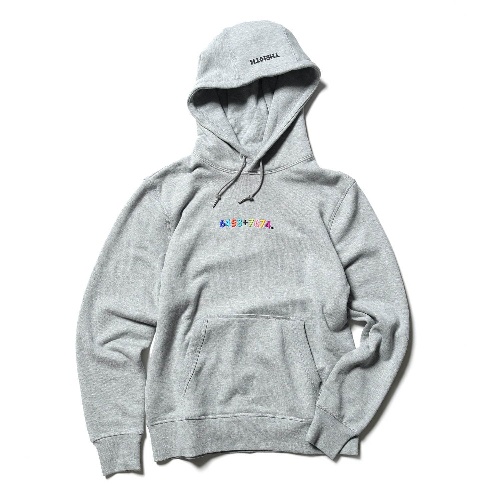 「ナイキ フォー ソフ」マルチカラーのリアクトスニーカーや“反転スウッシュ”パーカー＆Tシャツコピー