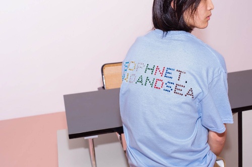 ソフネット×ウィンダンシー“ラインストーンロゴ”を配したTシャツ&ショーツ、首掛け扇風機などグッズもコピー ソフネット×ウィンダンシー“ラインストーンロゴ”を配したTシャツ&ショーツ、首掛け扇風機などグッズもコピー
