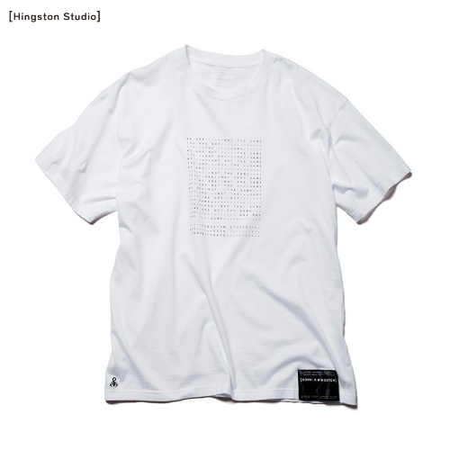 ソフ“ぼんやり浮かび上がるロゴ”やタイポグラフィのTシャツ、英トム・ヒングストンとコラボコピー ソフ“ぼんやり浮かび上がるロゴ”やタイポグラフィのTシャツ、英トム・ヒングストンとコラボコピー