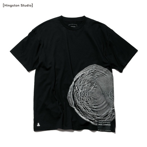 ソフ“ぼんやり浮かび上がるロゴ”やタイポグラフィのTシャツ、英トム・ヒングストンとコラボコピー ソフ“ぼんやり浮かび上がるロゴ”やタイポグラフィのTシャツ、英トム・ヒングストンとコラボコピー