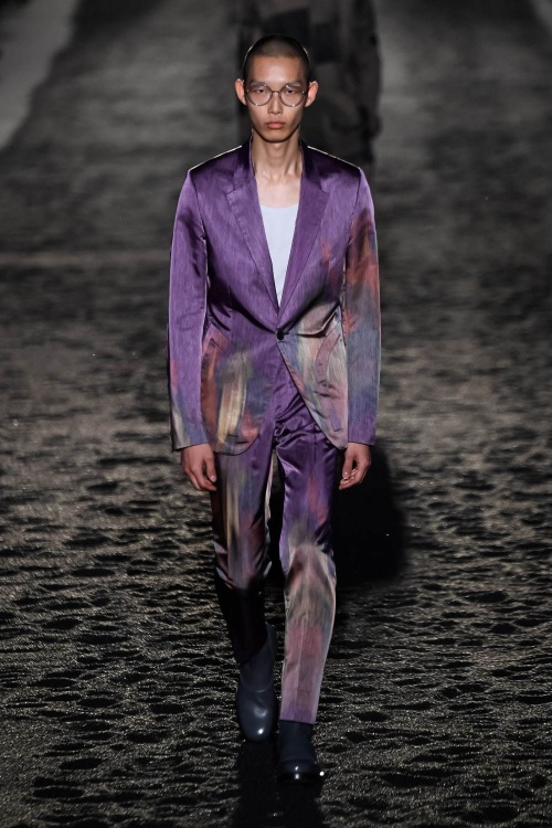 エルメネジルド ゼニア 2020年春夏コレクション、廃墟の中から顔を出すスタイリッシュな洋服コピー エルメネジルド ゼニア 2020年春夏コレクション、廃墟の中から顔を出すスタイリッシュな洋服コピー