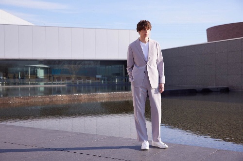 ユニクロ × セオリー22年春夏メンズ、機能的な「感動」ジャケット&上品な開襟シャツなどコピー ユニクロ × セオリー22年春夏メンズ、機能的な「感動」ジャケット&上品な開襟シャツなどコピー