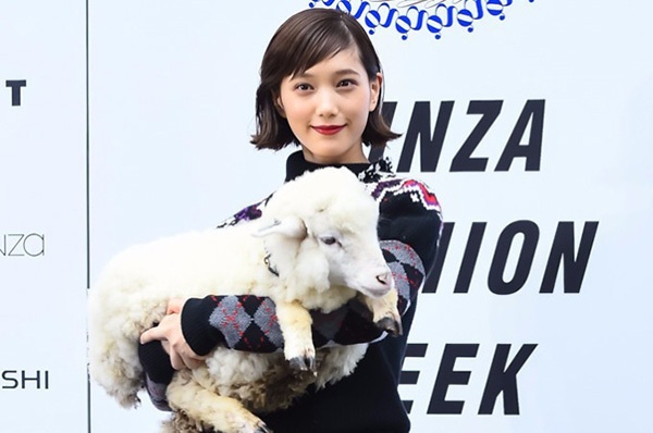本田翼が仔羊と登場、ギンザ シックスでファッションショー - ポール・スミスやミントデザインズら参加
