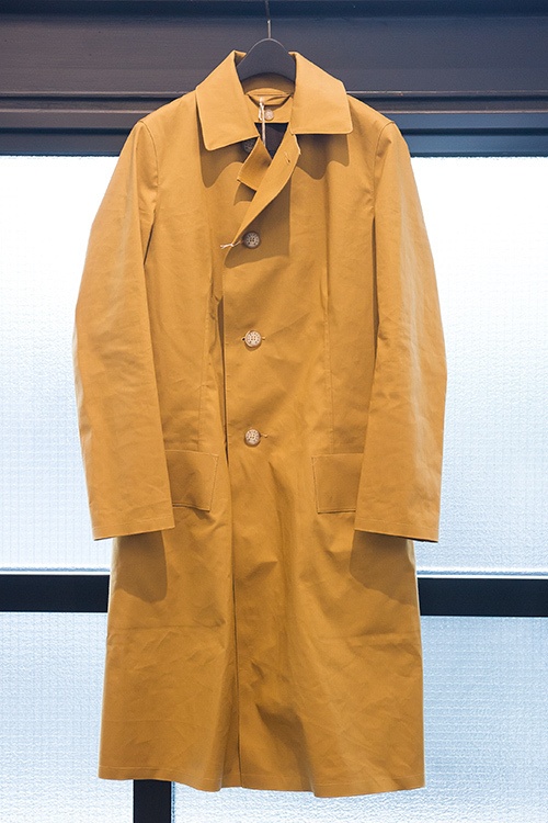 Y’s(ワイズ)×マッキントッシュ、コラボでスタイリッシュなコートコピー