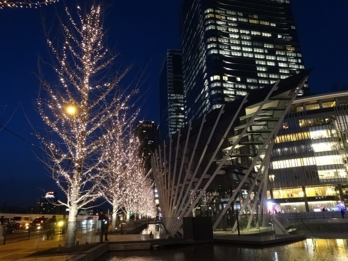グランフロント大阪のクリスマス - スワロフスキークリスタルが輝くツリーや屋外スケートコピー