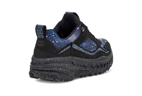 UGG“星空”柄の厚底スニーカー、輝くスワロフスキークリスタルをアッパーに散りばめてコピー UGG“星空”柄の厚底スニーカー、輝くスワロフスキークリスタルをアッパーに散りばめてコピー