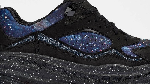 UGG“星空”柄の厚底スニーカー、輝くスワロフスキークリスタルをアッパーに散りばめてコピー UGG“星空”柄の厚底スニーカー、輝くスワロフスキークリスタルをアッパーに散りばめてコピー