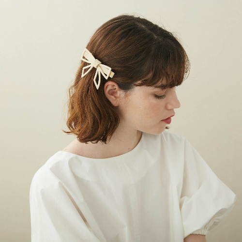 アレクサンドル ドゥ パリ“ブラック×ベージュ”の限定ヘアアクセサリー、リボンやカメリアがモチーフコピー アレクサンドル ドゥ パリ“ブラック×ベージュ”の限定ヘアアクセサリー、リボンやカメリアがモチーフコピー