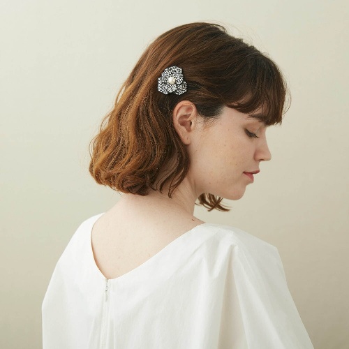 アレクサンドル ドゥ パリ“ブラック×ベージュ”の限定ヘアアクセサリー、リボンやカメリアがモチーフコピー アレクサンドル ドゥ パリ“ブラック×ベージュ”の限定ヘアアクセサリー、リボンやカメリアがモチーフコピー
