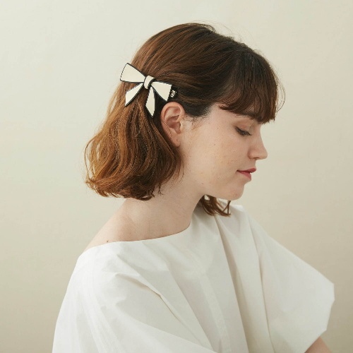アレクサンドル ドゥ パリ“ブラック×ベージュ”の限定ヘアアクセサリー、リボンやカメリアがモチーフコピー アレクサンドル ドゥ パリ“ブラック×ベージュ”の限定ヘアアクセサリー、リボンやカメリアがモチーフコピー