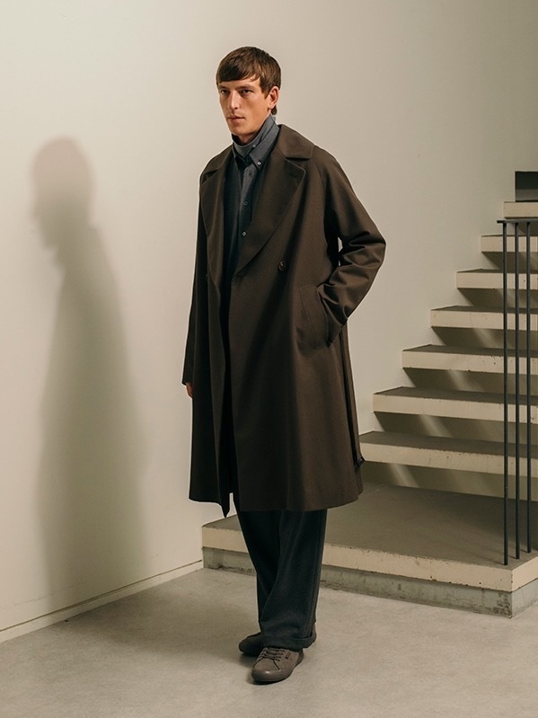 マッキントッシュ×トゥモローランド“ダークオリーブ”のステンカラーコート、仏・ドーメルの別注生地を採用コピー マッキントッシュ×トゥモローランド“ダークオリーブ”のステンカラーコート、仏・ドーメルの別注生地を採用コピー