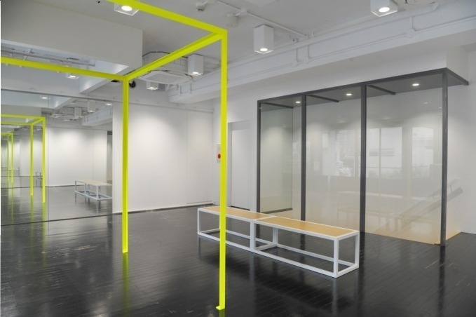 ステューシー 原宿がリニューアル、NOMA t.d.デザイナーによる限定ペイズリー柄アイテムもコピー