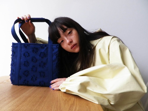 セシリー バンセン×マッキントッシュ×チャコリの“フラワー刺繍”トートバッグ、ドーバー銀座でコピー セシリー バンセン×マッキントッシュ×チャコリの“フラワー刺繍”トートバッグ、ドーバー銀座でコピー