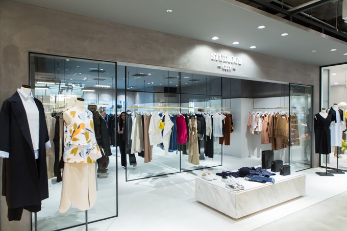 ステュディオスの女性向け新ライン「ステュディオス シティ」、新宿ニュウマン＆名古屋ラシックに出店コピー