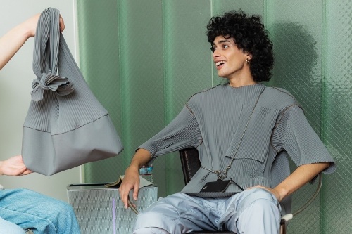 コトハヨコザワ初のメンズアイテム、ステュディオス別注で - プリーツ素材のTシャツやパンツなど