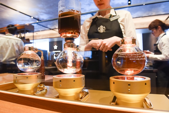「ギンザ シックス」ライフスタイル&ビューティーフロア - 銀座 蔦屋書店やお酒が飲めるスタバコピー 「ギンザ シックス」ライフスタイル&ビューティーフロア - 銀座 蔦屋書店やお酒が飲めるスタバコピー