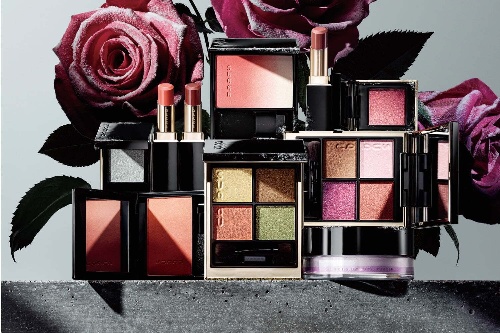 SUQQU22年クリスマスコスメ、“冬薔薇”着想の4色アイシャドウ＆凛とした薄紫フェイスカラー