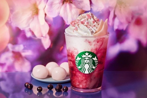スタバ新作ドリンク「さくらカシス ストロベリー 白玉 フラペチーノ」幻想的な夜桜をカシスと桜で表現