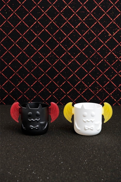 スターバックス「ハロウィン ダーク ナイト フラペチーノ」夜の仮面舞踏会をイメージコピー スターバックス「ハロウィン ダーク ナイト フラペチーノ」夜の仮面舞踏会をイメージコピー