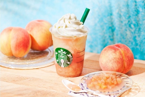 スタバ新作「ピーチ オン ザ ビーチ フラペチーノ」“まるで丸ごとピーチ”ごろごろ果肉＆桃ソース
