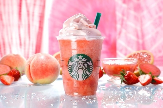 スターバックス「ピーチ ピンク フルーツ フラペチーノ」ホイップクリームまでピンクの限定ドリンク