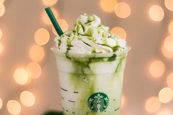 スターバックスより季節限定「抹茶ホワイトマーブル フラペチーノ」「抹茶ホワイト ラテ」発売