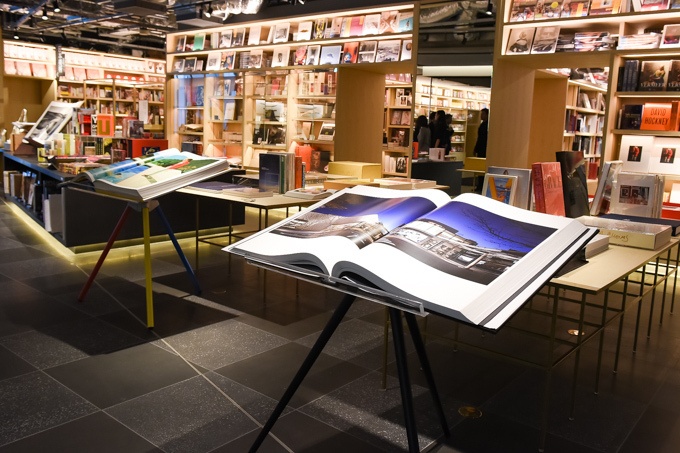 銀座 蔦屋書店&スターバックス リザーブ バー「ギンザ シックス」に登場、6万冊のアート本コピー 銀座 蔦屋書店&スターバックス リザーブ バー「ギンザ シックス」に登場、6万冊のアート本コピー