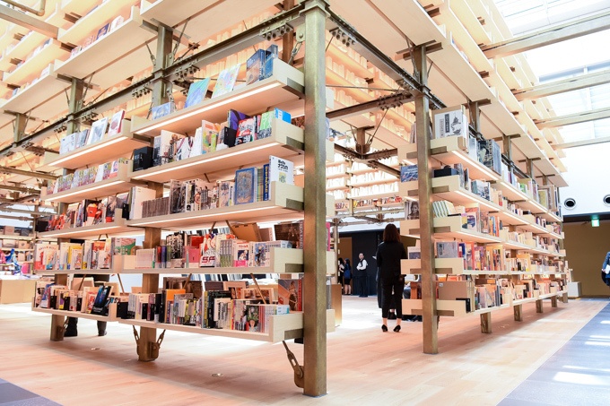 銀座 蔦屋書店&スターバックス リザーブ バー「ギンザ シックス」に登場、6万冊のアート本コピー 銀座 蔦屋書店&スターバックス リザーブ バー「ギンザ シックス」に登場、6万冊のアート本コピー