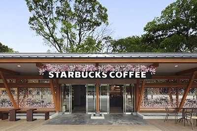 満開の桜の中でコーヒーを！東京・大阪のスターバックス2店舗が春限定の装飾に