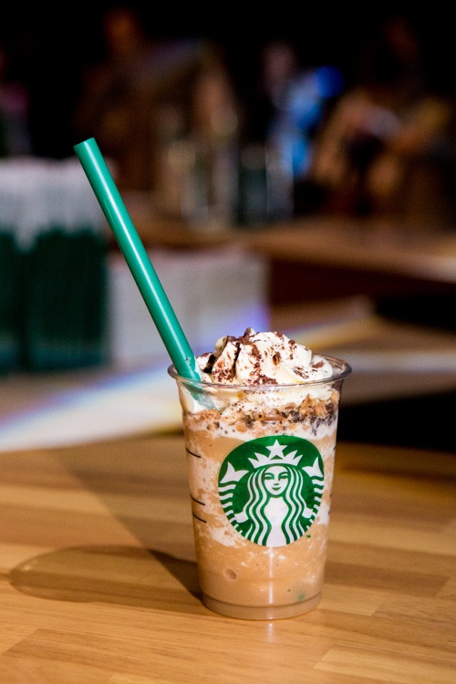 スターバックスから2つの新フラペチーノ - イベントでヨンア、岡田義徳などがパフォーマンスを披露コピー スターバックスから2つの新フラペチーノ - イベントでヨンア、岡田義徳などがパフォーマンスを披露コピー
