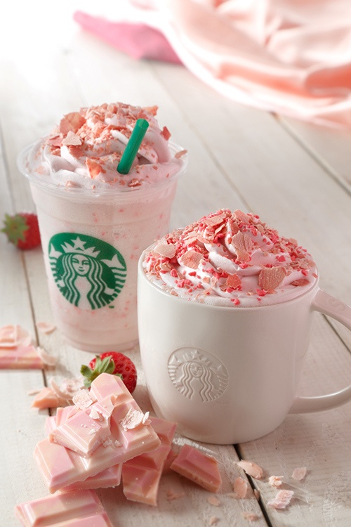 スターバックス、桜とストロベリーが香る「さくら チョコレート フラペチーノ＆ラテ」限定発売コピー