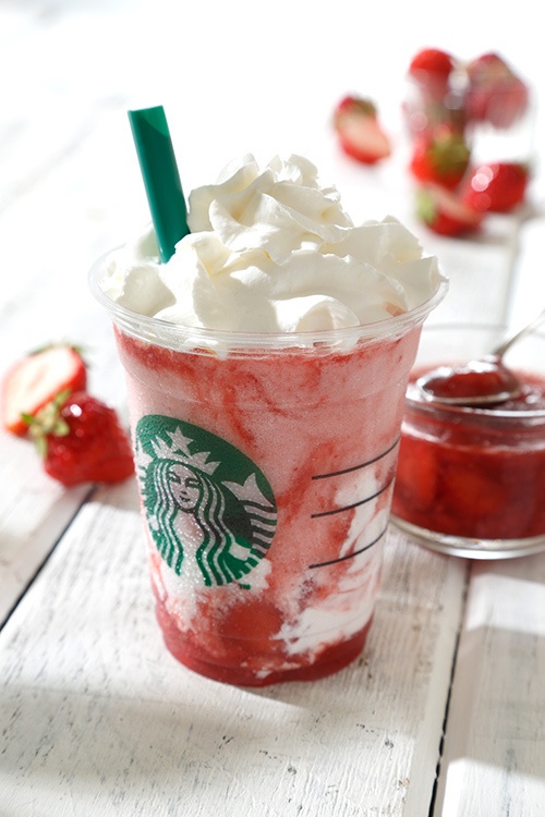 スターバックスより、甘酸っぱい苺の「ストロベリー ディライト フラペチーノ」限定発売コピー