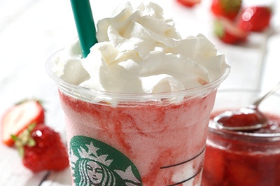 スターバックスより、甘酸っぱい苺の「ストロベリー ディライト フラペチーノ」限定発売