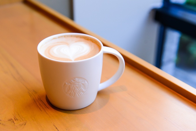 スターバックス、「ラテ」を全面リニューアル - 日本上陸18年目にして初コピー