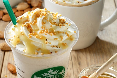 スターバックスから「アーモンドミルク フラペチーノ with ハニー クランチ」限定発売 