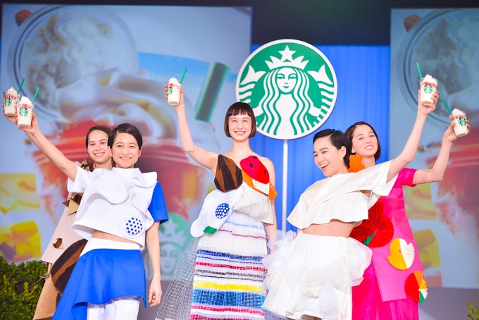 スターバックスから新作フラペチーノ「フルーツ-オン-トップ-ヨーグルト」限定発売コピー
