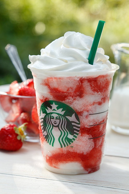 スターバックスから「ストロベリー クリーム フラペチーノ」限定発売 - 苺ソースを増量しリニューアルコピー