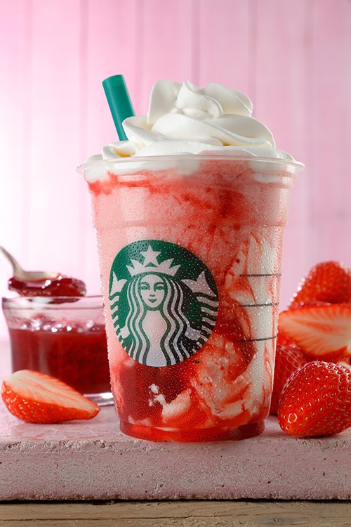 スターバックスより「ストロベリー ディライト フラペチーノ」限定発売 - 苺ソース＆果肉を増量コピー