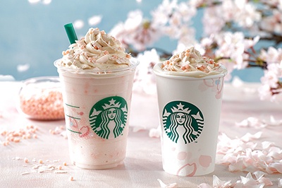 スターバックス、春に向けた日本限定「さくら ブロッサム クリーム」あられ入りのフラペチーノ＆ラテ