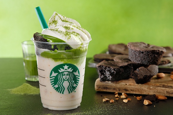 スタバの新作ドリンク「チョコレート ケーキ トップ フラペチーノ with 抹茶ショット」