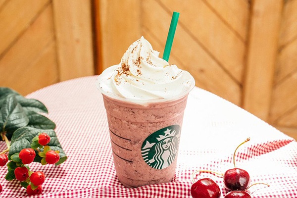 スタバの新作「チェリー＆チョコレート チップ フラペチーノ」チェリーの果肉がたっぷり