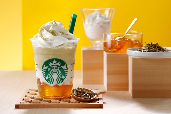 スタバから、黄金色に輝く「加賀 棒ほうじ茶」のフラペチーノ -“日本の茶文化”に着目した新作