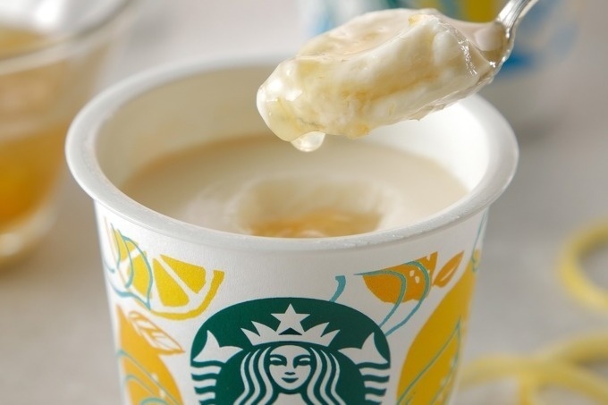 スタバの新プリン「クリームチーズ＆レモンプリン」濃厚チーズ×酸味の効いたレモンソース