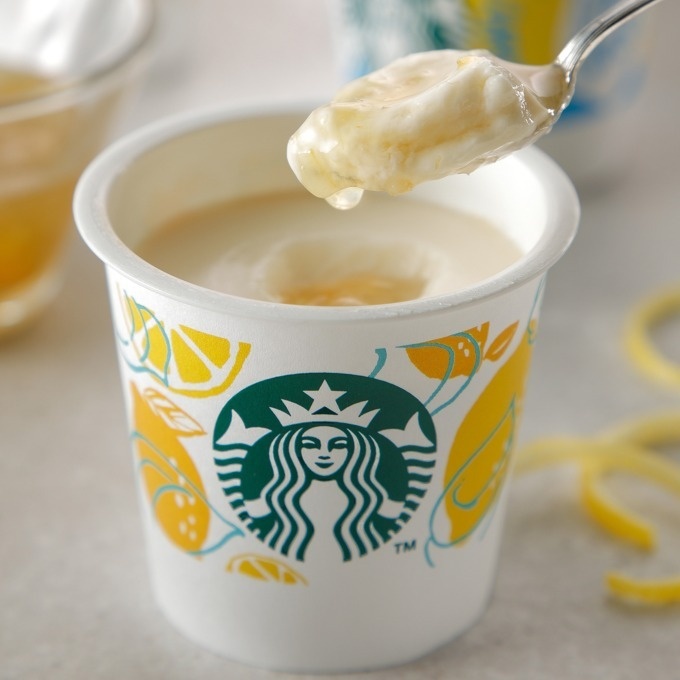 スタバの新プリン「クリームチーズ＆レモンプリン」濃厚チーズ×酸味の効いたレモンソースコピー