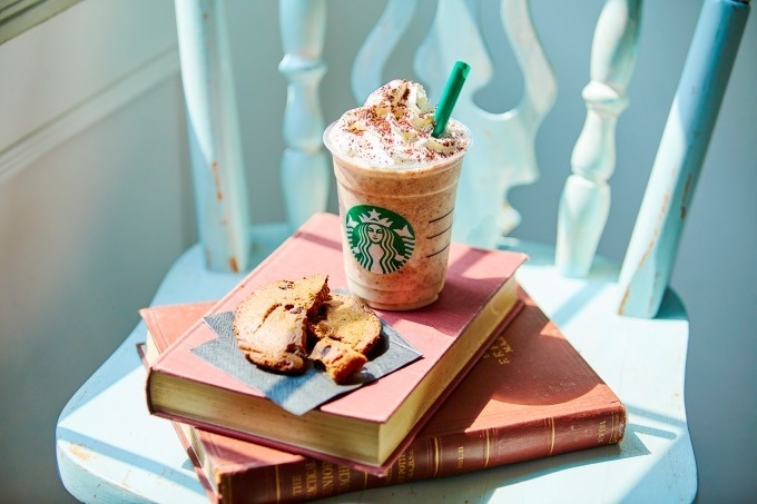 スターバックス「チャンキー クッキー フラペチーノ」復活、チョコクッキーをまるごと一枚コピー