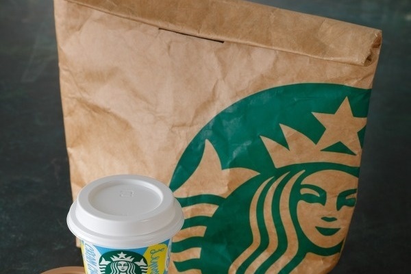 スタバから紙袋のような「プリンバッグ」保冷＆保湿機能付き、プリン3個がセットに